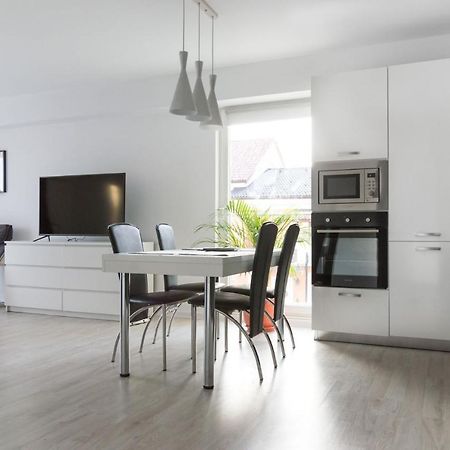 Airport Residence - Apartment Across From Otopeni Airport Kültér fotó