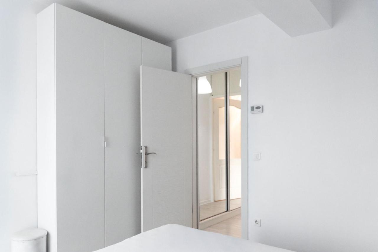 Airport Residence - Apartment Across From Otopeni Airport Kültér fotó